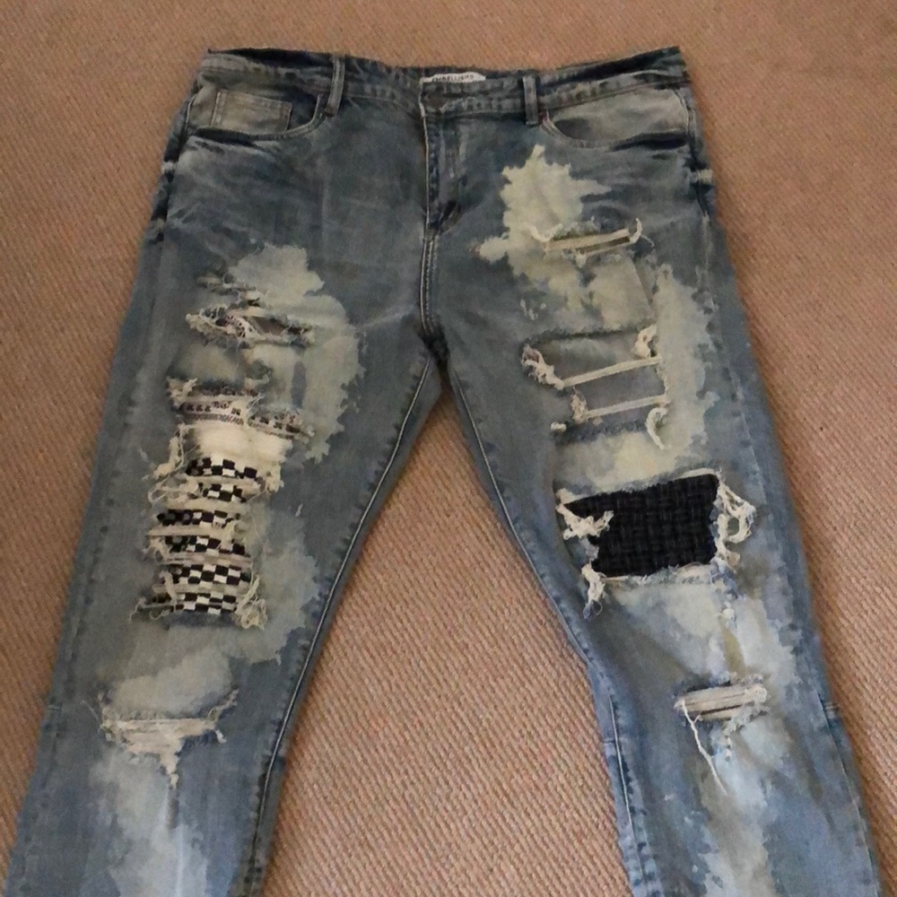 Embellish jeans 👖 distressful